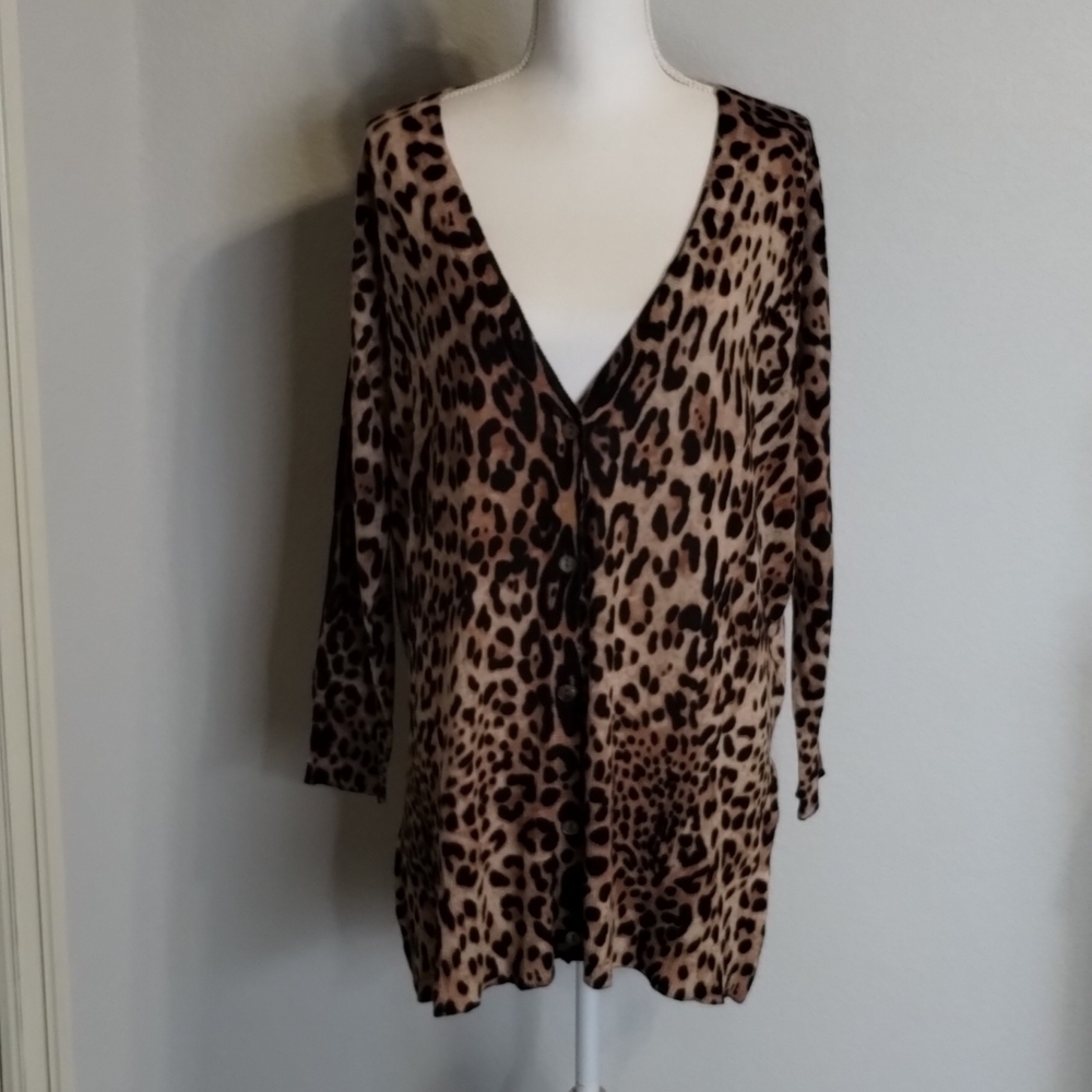 Ellison button down lightweight leopard animal print cardigan sweater sz medium